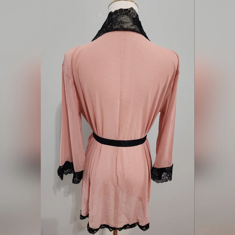 NWOT Lace Robe Lingerie Elegant Ultra Soft Contrast Black Lace Trim Size M